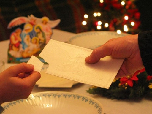 Tradisi Memecah Roti Oplatek di Polandia